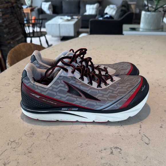 Altra Other - Altra Gray and Red Men's Running Shoes with White Midsole